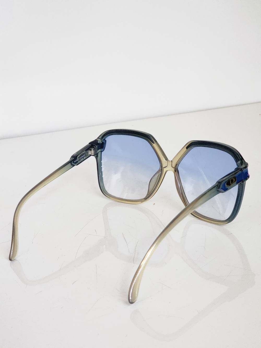 CHRISTIAN DIOR Vintage Oversized Gradient Blue Lenses Translucent Gold Frame - Picture 6 of 9